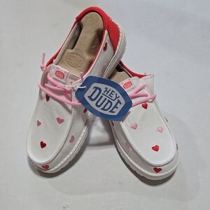 NWT. Hey Dude Wendy Loafers With Embroidered Hearts, Size 8.
